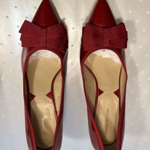 LIGHTLY WORN Women’s Patent Leather Dress Shoes w/ Bow Detail, SIZE 9 1/2 MEDIUM